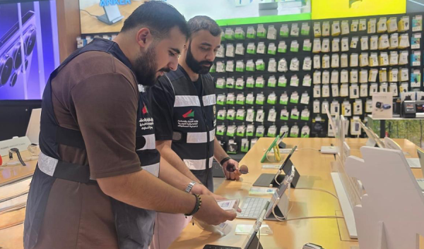 التجارة جولات رقابية بالفروانية والأحمدي لتعزيز الالتزام بالأنظمة التجارية وحماية المستهلك التجارة جولات رقابية بالفروانية والأحمدي لتعزيز الالتزام بالأنظمة التجارية وحماية المستهلك