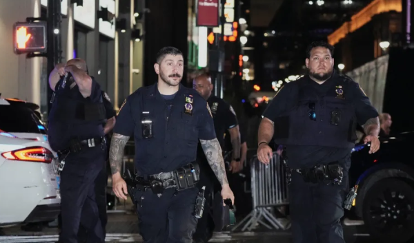 إصابة 8 أشخاص بينهم 4 أطفال بحادث إطلاق نار في نيويورك إصابة 8 أشخاص بينهم 4 أطفال بحادث إطلاق نار في نيويورك