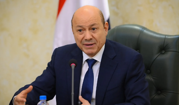 اليمن العليمي يوجه القوات الحكومية برفع الجاهزية لمواجهة الانتهاكات الإيرانية اليمن العليمي يوجه القوات الحكومية برفع الجاهزية لمواجهة الانتهاكات الإيرانية