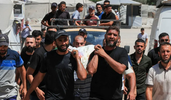 انتشال رفات 55 فلسطينيا قتلتهم إسرائيل في غارة على غزة قبل عامين