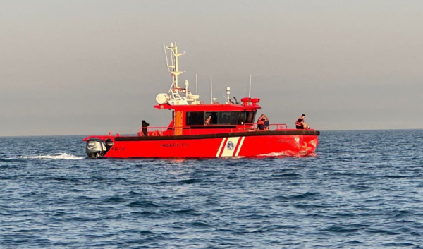 الإطفاء إنقاذ شخصين من الغرق قبالة منطقة أبو الحصانية الإطفاء إنقاذ شخصين من الغرق قبالة منطقة أبو الحصانية