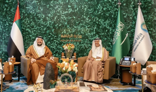 السعودية والإمارات توقعان مذكرة تفاهم لتعزيز التعاون في الربط الكهربائي والسككي السعودية والإمارات توقعان مذكرة تفاهم لتعزيز التعاون في الربط الكهربائي والسككي