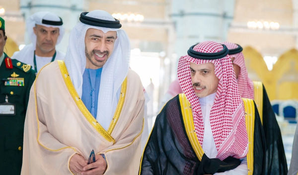 وزير خارجية السعودية يبحث مع نظيره الإماراتي اعتداءات الحوثيين على مطار الملك خالد وزير خارجية السعودية يبحث مع نظيره الإماراتي اعتداءات الحوثيين على مطار الملك خالد