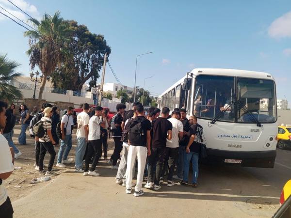 مدنين تعزيز سفرات النقل الجامعي