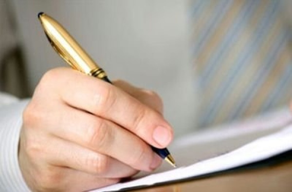 اليمن بين مطرقة الشرعية وسندان الأمر الواقع حينما يصبح المواطن ضحية اللا مبالاة اليمن بين مطرقة الشرعية وسندان الأمر الواقع حينما يصبح المواطن ضحية اللا مبالاة