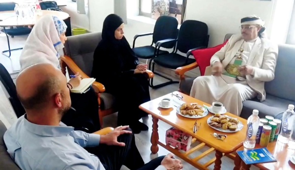 الفريق السامعي يبحث مع الصليب الأحمر تسهيل وصول المساعدات الطبية إلى تعز الفريق السامعي يبحث مع الصليب الأحمر تسهيل وصول المساعدات الطبية إلى تعز