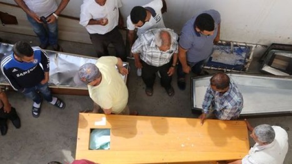 غرق قارب مهاجرين يفاقم الغضب في جنوب تونس بعد انتشال 19 جثة غرق قارب مهاجرين يفاقم الغضب في جنوب تونس بعد انتشال 19 جثة