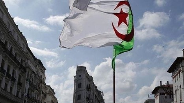 الجزائر تفتح مجالها الجوي أمام الطيران المالي بعد إغلاق لمدة عام الجزائر تفتح مجالها الجوي أمام الطيران المالي بعد إغلاق لمدة عام