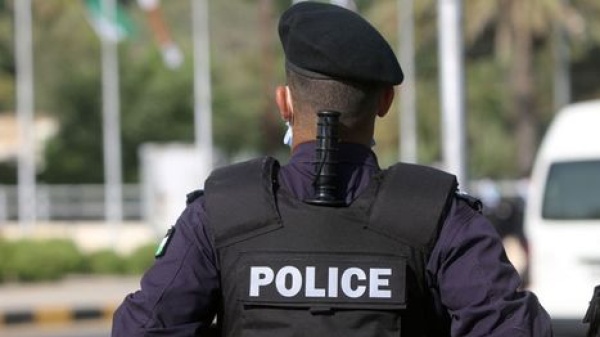 جريمة تهز عمان قتل زوجته واثنين من الموظفين بالرصاص
