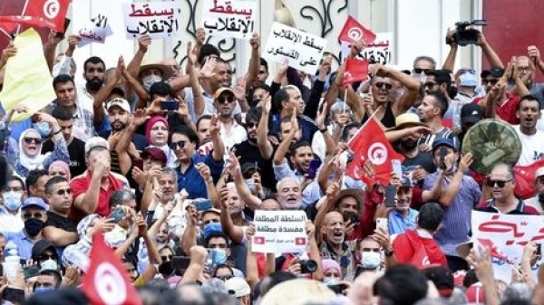 دعوات واسعة للاحتجاج في تونس بالذكرى الخامسة لإجراءات 25 تموز دعوات واسعة للاحتجاج في تونس بالذكرى الخامسة لإجراءات 25 تموز