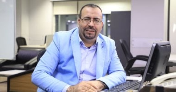 أحمد التايب الصراع الآن بين ترامب وإيران على من يسيطر على مضيق هرمز