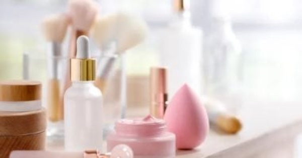 علامات تدل على انتهاء صلاحية مستحضرات التجميل لا تهمليها لحماية بشرتك