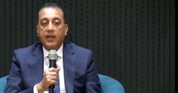 أبو هشيمة وأسامة سرايا وعبد المنعم سعيد يطرحون رؤيتهم على رئيس الوزراء أبو هشيمة وأسامة سرايا وعبد المنعم سعيد يطرحون رؤيتهم على رئيس الوزراء