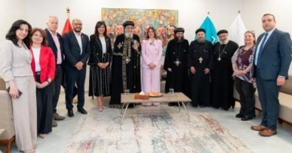 بهية عضو التحالف الوطنى تستقبل البابا تواضروس بمستشفى علاج سرطان الثدي صور بهية عضو التحالف الوطنى تستقبل البابا تواضروس بمستشفى علاج سرطان الثدي صور