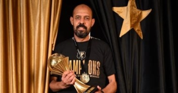 جلسة لتحديد احتياجات المصري الصيفية بعد تجديد عقد عماد النحاس جلسة لتحديد احتياجات المصري الصيفية بعد تجديد عقد عماد النحاس