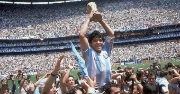 7 لحظات جنونية تاريخية بمباريات كأس العالم من هدف مارادونا ليد سواريز 7 لحظات جنونية تاريخية بمباريات كأس العالم من هدف مارادونا ليد سواريز