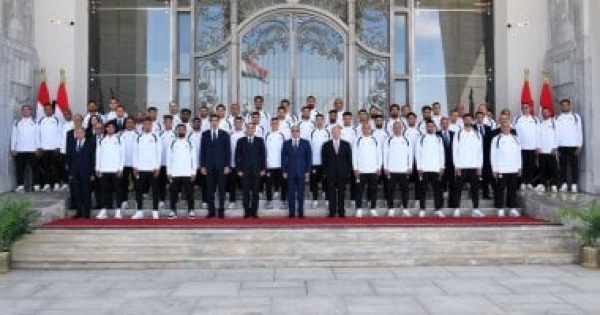 فيديو استقبال الري يس السيسى للاعبى المنتخب والجهازين الفنى والا دارى فيديو استقبال الري يس السيسى للاعبى المنتخب والجهازين الفنى والا دارى