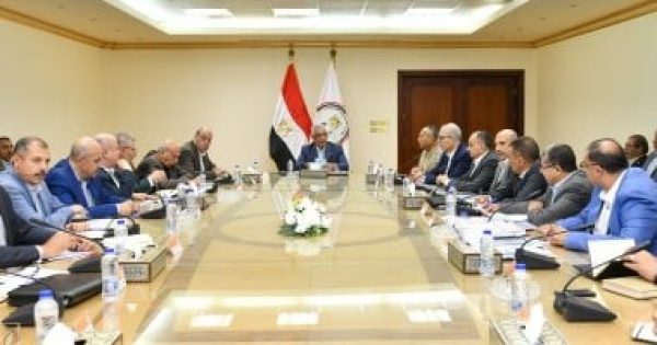وزير الانتاج الحربي يوج ه بسرعة تنفيذ المشروعات وتعظيم الاستفادة من الموارد المتاحة وزير الانتاج الحربي يوج ه بسرعة تنفيذ المشروعات وتعظيم الاستفادة من الموارد المتاحة