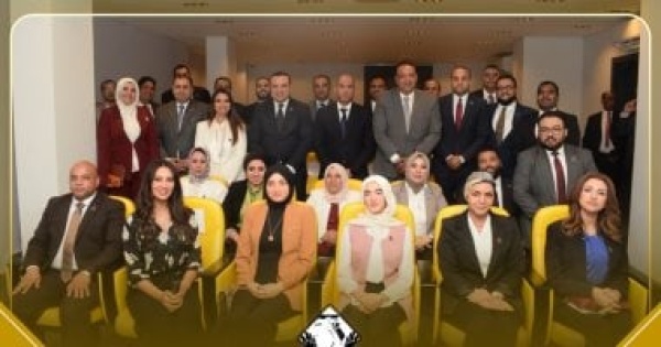وزير العمل في ضيافة تنسيقية شباب الأحزاب والسياسيين نواصل تعزيز الحماية الاجتماعية للعمال وزير العمل في ضيافة تنسيقية شباب الأحزاب والسياسيين نواصل تعزيز الحماية الاجتماعية للعمال