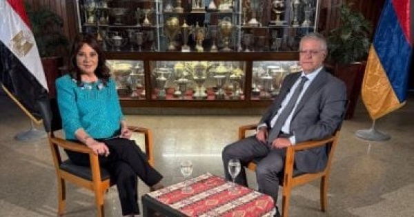 الأرمن المصريون مع د درية شرف الدين فى حديث من مصر على شاشة الأولى