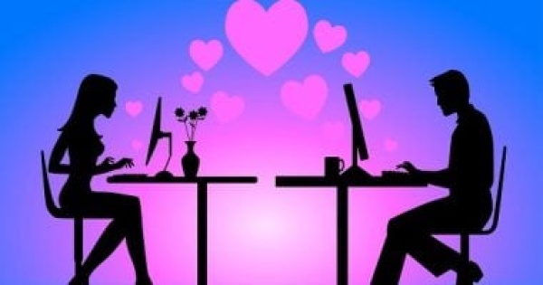 كل مرة كأنها أول مرة ليه بنحب نعيد قراءة رسايل الحبايب كل مرة كأنها أول مرة ليه بنحب نعيد قراءة رسايل الحبايب