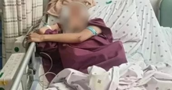 صينية تنجو من السقوط من الطابق 18 بعد قفزها إثر خلاف مع صديقها صينية تنجو من السقوط من الطابق 18 بعد قفزها إثر خلاف مع صديقها