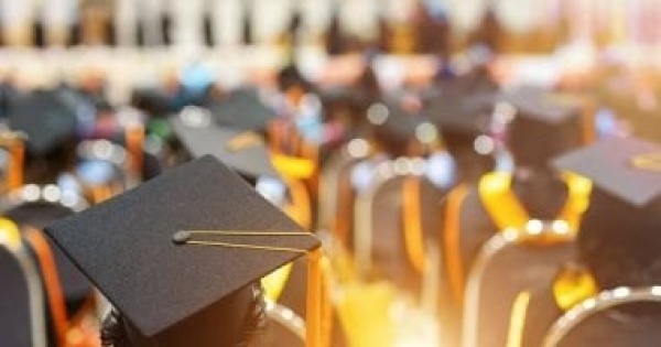 لو جيت وجبتها لك أمريكية تنقذ حفل تخرج ابنتها بعد اعتذار خبيرة التجميل