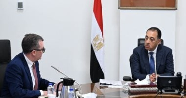 رئيس الوزراء يتابع مع وزير التخطيط عددا من ملفات العمل رئيس الوزراء يتابع مع وزير التخطيط عددا من ملفات العمل