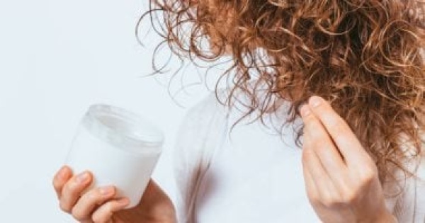 طريقة عمل ماسك منزلى للشعر الجاف بعد التعرض للشمس والبحر طريقة عمل ماسك منزلى للشعر الجاف بعد التعرض للشمس والبحر