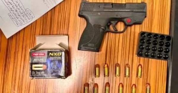 جمارك مطار القاهرة تضبط راكب أجنبي حاول تهريب سلاح ناري وطلقات حية جمارك مطار القاهرة تضبط راكب أجنبي حاول تهريب سلاح ناري وطلقات حية