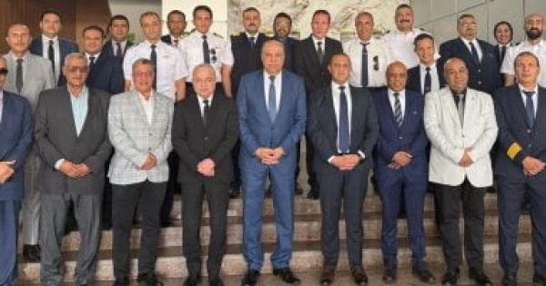 وزير الطيران المدنى يتابع التشغيل التجريبى للأنظمة الرادارية ببرج المراقبة