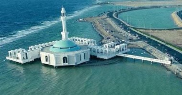 مسجد الرحمة بجدة التقاء فن العمارة الإسلامية بزرقة البحر الأحمر