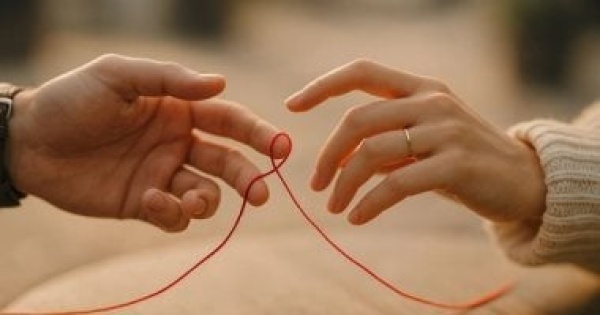 نظرية الخيط الأحمر متى يكون قطع العلاقة العاطفية هو الاختيار الصحيح نظرية الخيط الأحمر متى يكون قطع العلاقة العاطفية هو الاختيار الصحيح