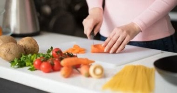 7 أدوات بلاستيكية فى مطبخك حان وقت التخلص منها ألواح التقطيع الأبرز 7 أدوات بلاستيكية فى مطبخك حان وقت التخلص منها ألواح التقطيع الأبرز
