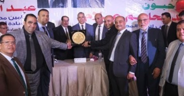 نقيب المحامين من الشرقية نسعى لخدمة الأعضاء دون حسابات انتخابية نقيب المحامين من الشرقية نسعى لخدمة الأعضاء دون حسابات انتخابية