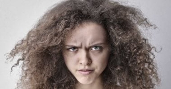 ليه شعرك بينفش بعد ما تصحى 6 أسباب مرتبطة بطريقة النوم ليه شعرك بينفش بعد ما تصحى 6 أسباب مرتبطة بطريقة النوم