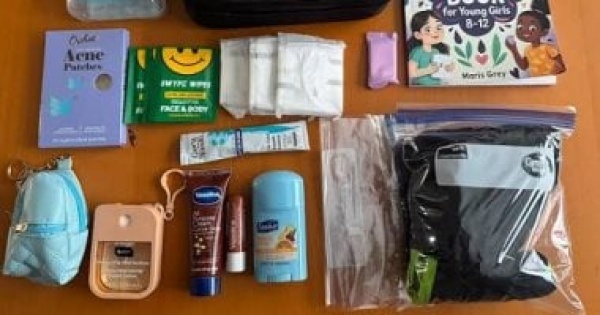 من المناديل لـ الليب جلوس emergency kit تريند جديد في شنطة المدرسة من المناديل لـ الليب جلوس emergency kit تريند جديد في شنطة المدرسة