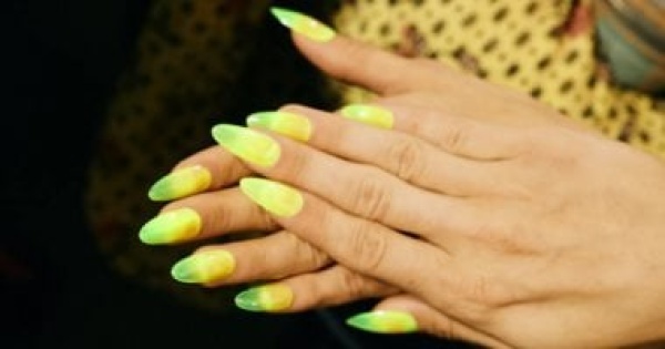 من غير fake nails حيلة إيطالية تجعل الأظافر القصيرة تبدو أطول من غير fake nails حيلة إيطالية تجعل الأظافر القصيرة تبدو أطول