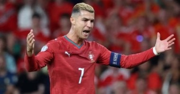 رونالدو يقترب من العودة لمنتخب البرتغال رغم أزمة الإيقاف