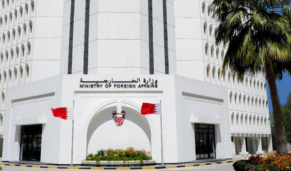 وزير الخارجية البحريني ونائب رئيس وزراء باكستان يبحثان مستجدات الأوضاع