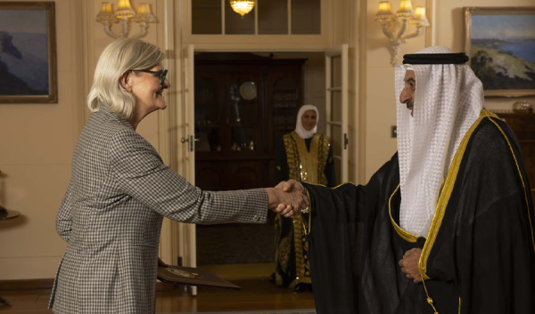 سفير الكويت لدى أستراليا يقد م أوراق اعتماده إلى الحاكم العام سفير الكويت لدى أستراليا يقد م أوراق اعتماده إلى الحاكم العام