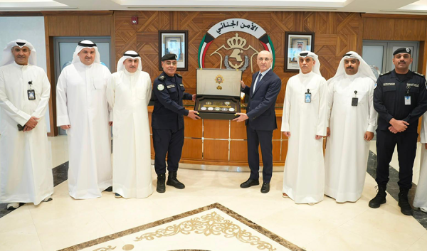 وزير الداخلية اللبناني يزور إدارة الجنسية وقطاع الأمن الجنائي