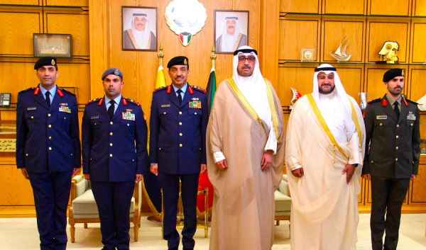 وزير الدفاع مضاعفة الجهود والعمل بروح المسؤولية والإخلاص لخدمة الوطن وزير الدفاع مضاعفة الجهود والعمل بروح المسؤولية والإخلاص لخدمة الوطن