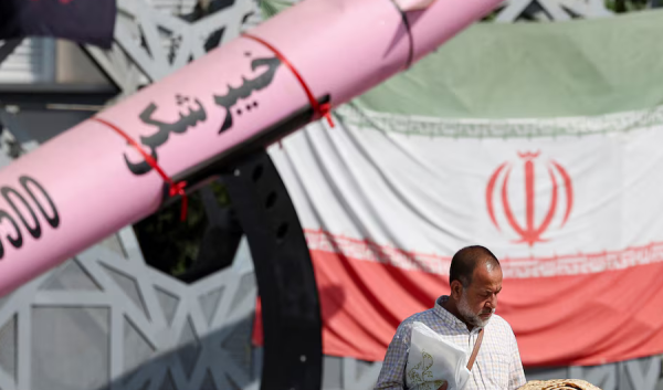 إيران تعل ق هجماتها على دول الخليج بعد توقف الضربات الأميركية إيران تعل ق هجماتها على دول الخليج بعد توقف الضربات الأميركية