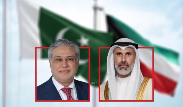 وزير الخارجية يبحث مع نظيره الباكستاني آخر التطورات التي تشهدها المنطقة وزير الخارجية يبحث مع نظيره الباكستاني آخر التطورات التي تشهدها المنطقة