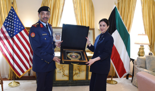 رئيس الأركان يطلع على جهود سفارة الكويت بواشنطن في دعم العلاقات الثنائية رئيس الأركان يطلع على جهود سفارة الكويت بواشنطن في دعم العلاقات الثنائية