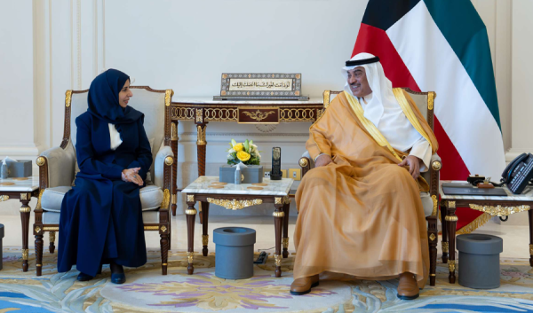 سمو الأمير يتسل م رسالة من رئيس مجلس القيادة اليمني تسل مها ولي العهد