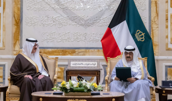سمو الأمير يتسل م دعوة خادم الحرمين للمشاركة بالقمة الخليجية الأوروبية سمو الأمير يتسل م دعوة خادم الحرمين للمشاركة بالقمة الخليجية الأوروبية