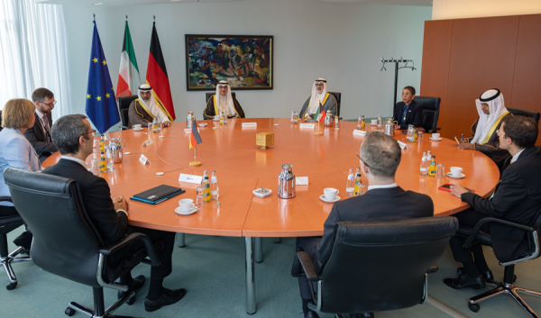 وزير الخارجية يبحث مع مسؤول ألماني التطورات الإقليمية خلال زيارته إلى برلين وزير الخارجية يبحث مع مسؤول ألماني التطورات الإقليمية خلال زيارته إلى برلين