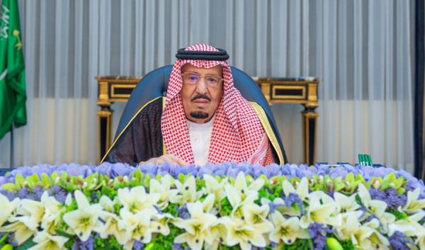 خادم الحرمين يوج ه بزيادة بدل شهري للموظفين والمتقاعدين بـ500 ريال
